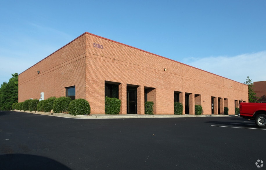 5180 Belle Wood Ct, Buford, GA for lease - Primary Photo - Image 1 of 5