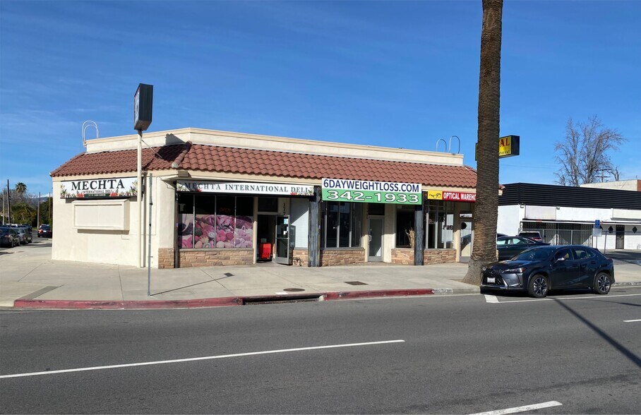 17751 Sherman Way, Reseda, CA for lease - Building Photo - Image 1 of 1