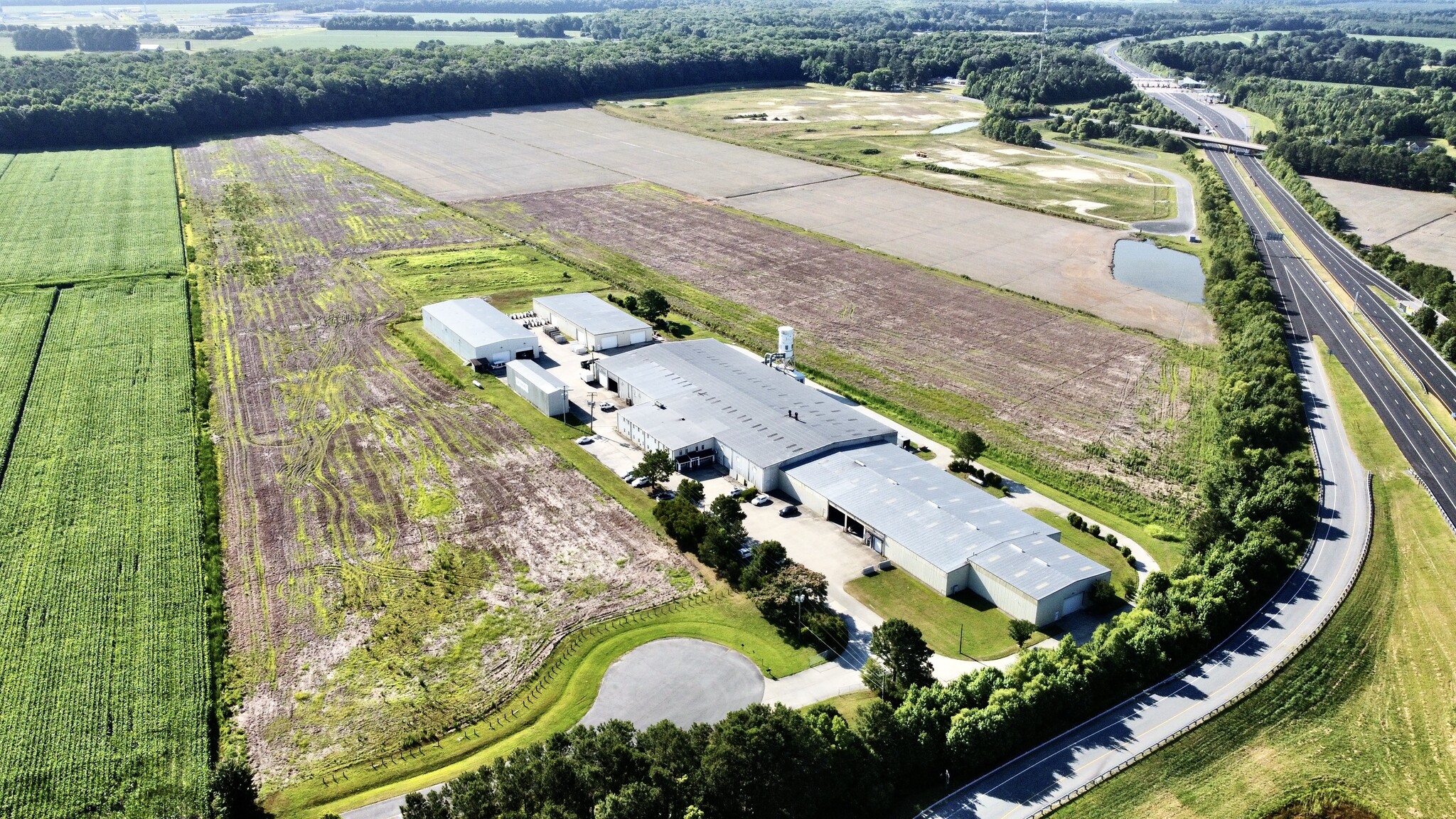 132-136 Woodworkers Ct, Chesapeake, VA for lease Primary Photo- Image 1 of 11