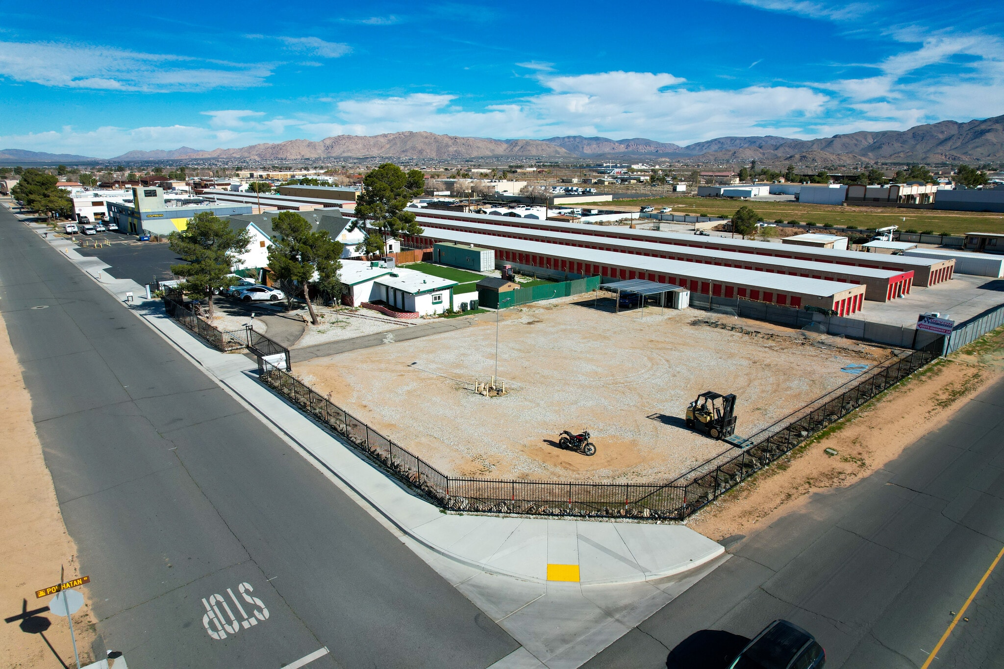 13519 John Glenn Rd, Apple Valley, CA for lease Primary Photo- Image 1 of 11