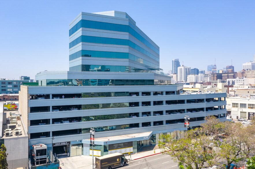 420 E 3rd St, Los Angeles, CA à louer - Photo du bâtiment - Image 2 de 28