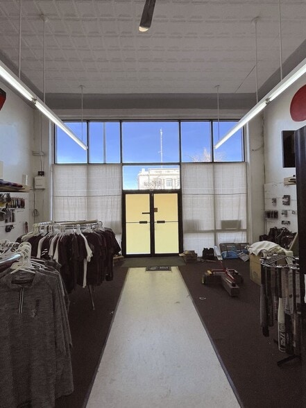 618 Cedar St, Perry, OK for sale - Interior Photo - Image 2 of 7