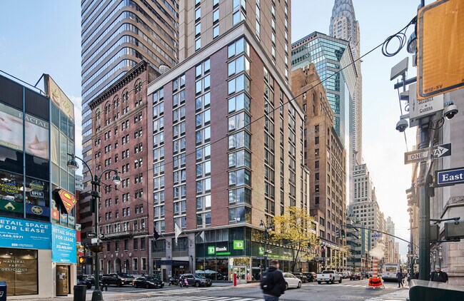 Plus de détails pour 128 E 45th St, New York, NY - Commerce de détail à louer