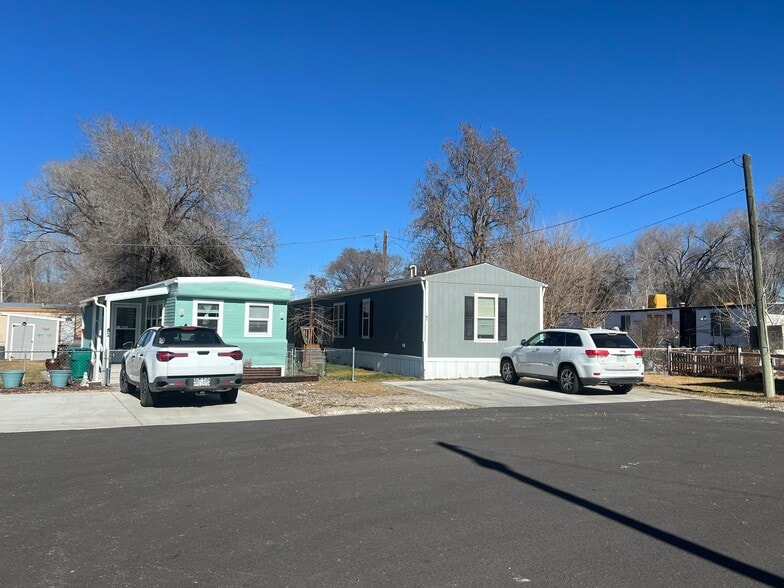 Western Slope Portfolio portfolio of 4 properties for sale on LoopNet.ca - Building Photo - Image 2 of 10