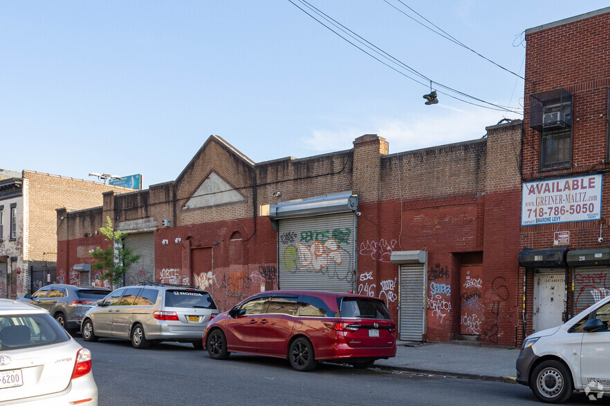 240 46th St, Brooklyn, NY for lease - Primary Photo - Image 1 of 4