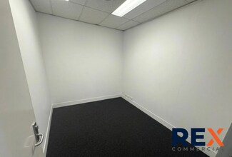 2072 Logan Rd, Upper Mount Gravatt for lease Interior Photo- Image 2 of 6
