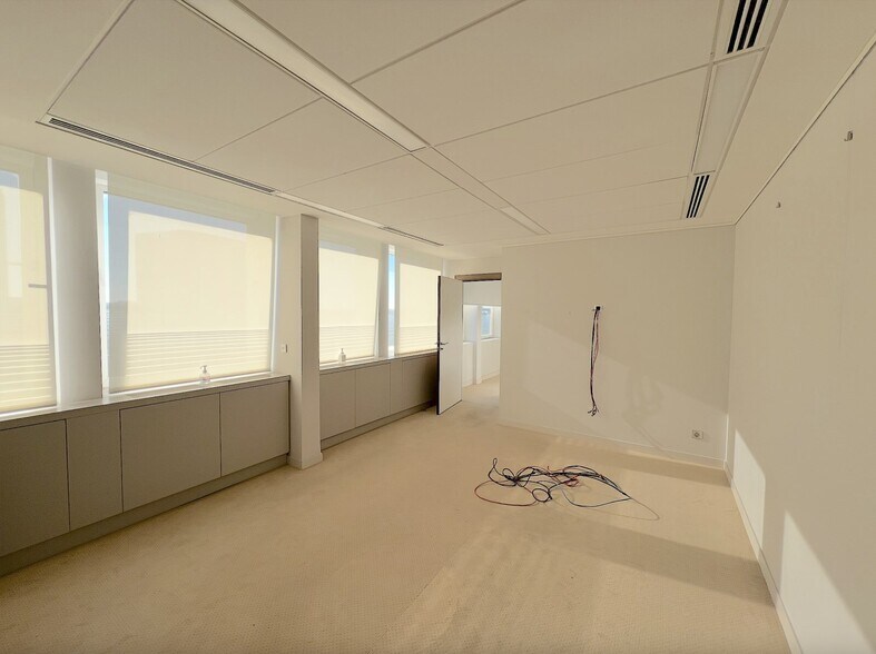 Bureau dans Clichy à vendre - Photo du bâtiment - Image 2 de 17