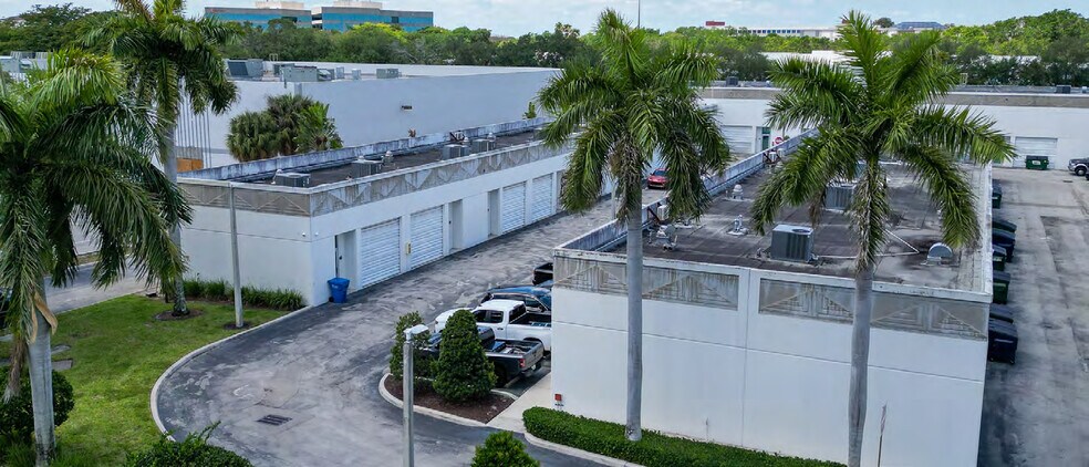 6453 W Rogers Cir, Boca Raton, FL à louer - Photo du bâtiment - Image 3 de 9