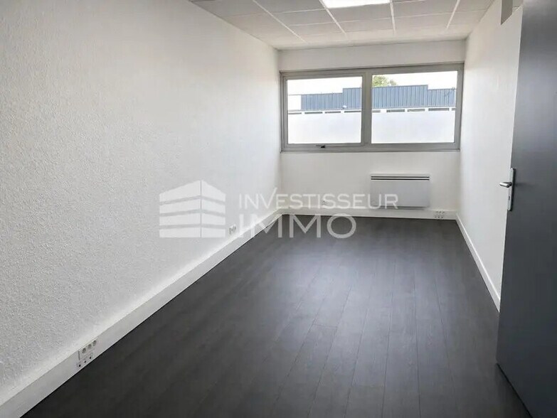 Flex in Chilly-Mazarin for lease - Interior Photo - Image 3 of 4