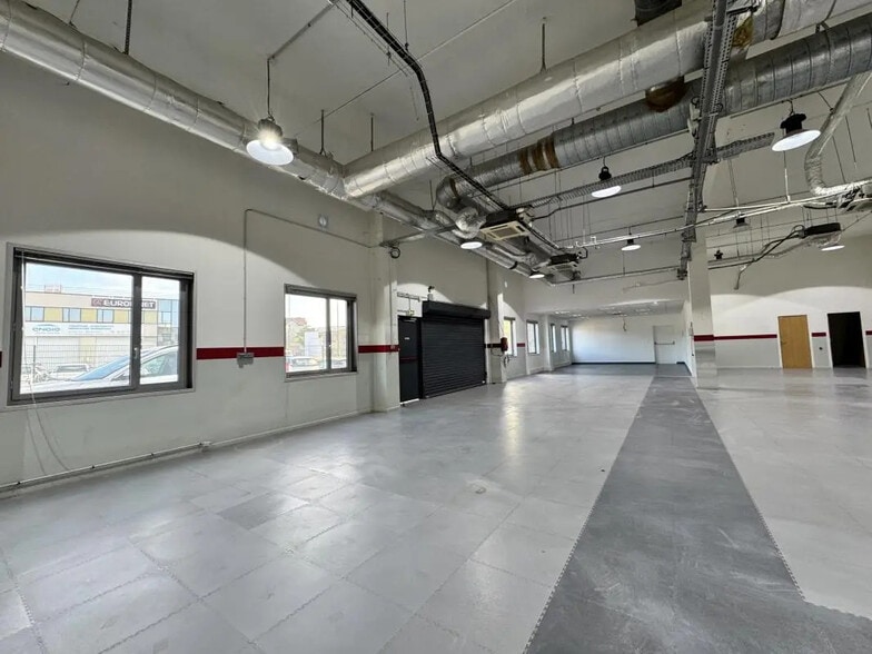 Flex in Nanterre for lease - Building Photo - Image 3 of 13