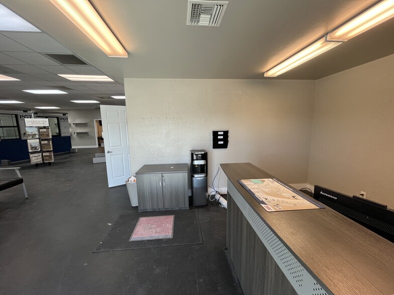 250 Carmalita St, Punta Gorda, FL for lease - Interior Photo - Image 2 of 7
