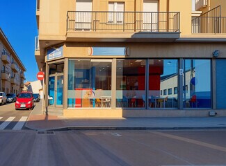 Plus de détails pour Multi-résidentiel à vendre