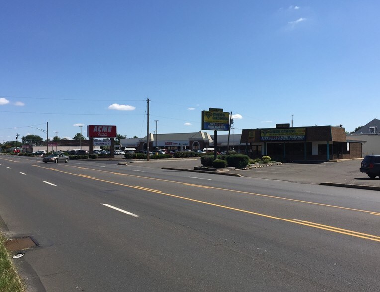 6730 New Falls Rd, Levittown, PA à vendre - Photo du bâtiment - Image 3 de 9