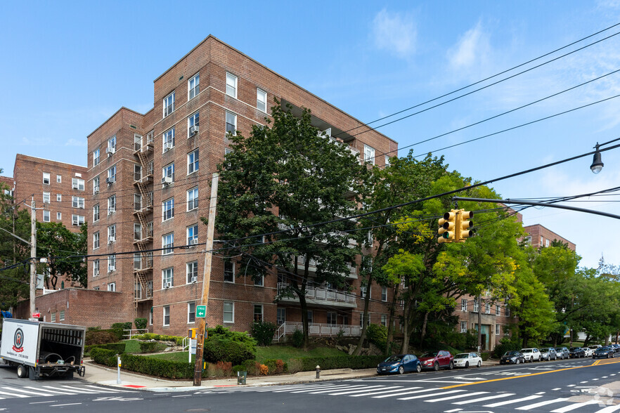 5601 Riverdale Ave, Bronx, NY à vendre - Photo du b timent - Image 1 de 13