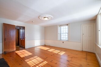 2 Ash St, Hollis, NH à louer Photo intérieure- Image 2 de 10