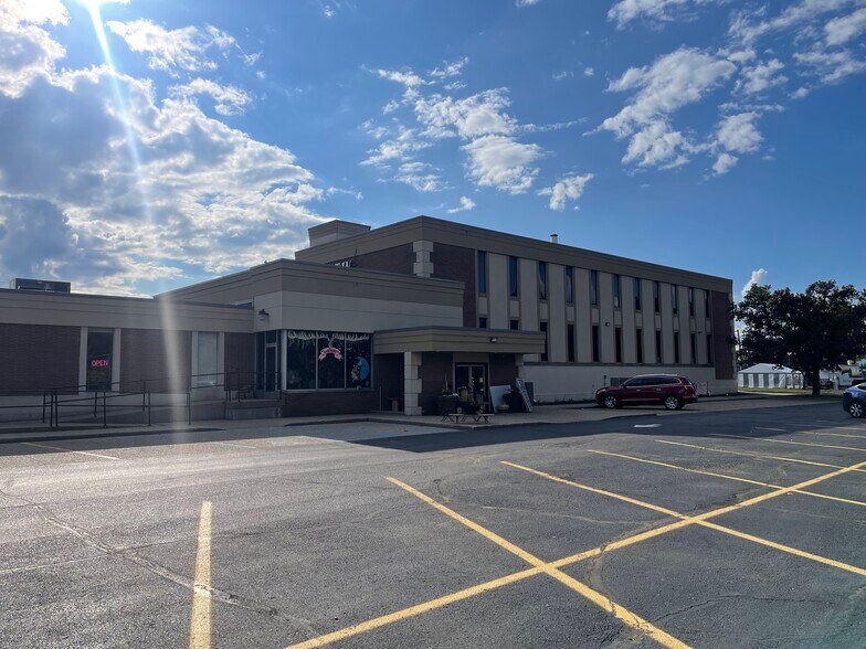 2300 Dixie Hwy, Waterford, MI for lease - Building Photo - Image 2 of 13