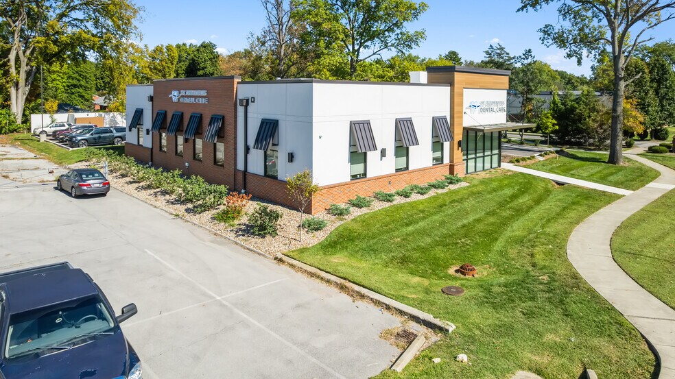 100 Marshall Dr, Louisville, KY à vendre - Photo du bâtiment - Image 2 de 4