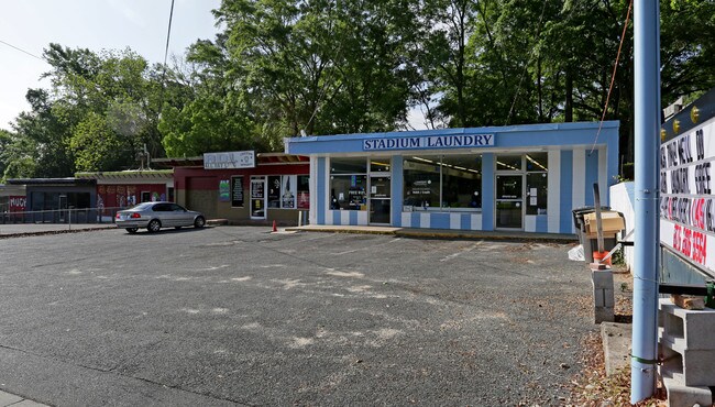 Plus de détails pour 1531 Jackson Bluff Rd, Tallahassee, FL - Commerce de détail à louer