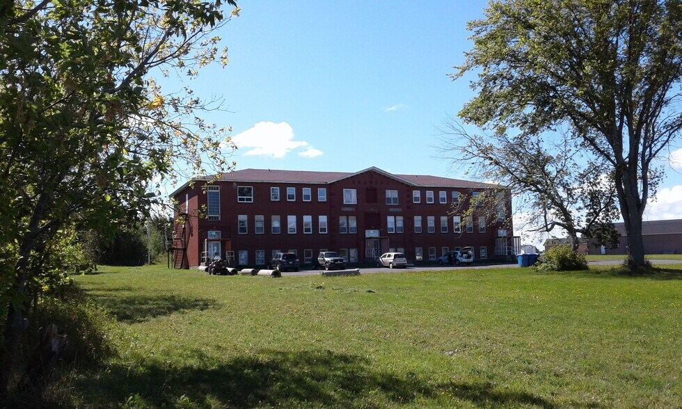 4097 Main St, Belledune, NB à vendre - Photo du bâtiment - Image 2 de 2