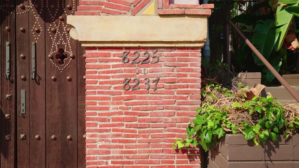 8225 Fountain Ave, West Hollywood, CA à vendre - Vidéo sur l’inscription commerciale - Image 2 de 21