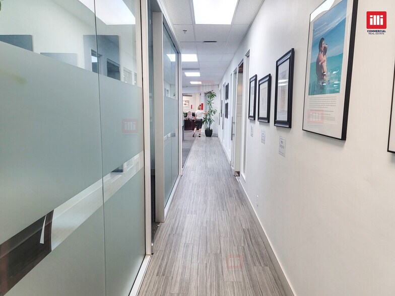 1045 W Huntington Dr, Arcadia, CA à louer - Photo intérieure - Image 3 de 4