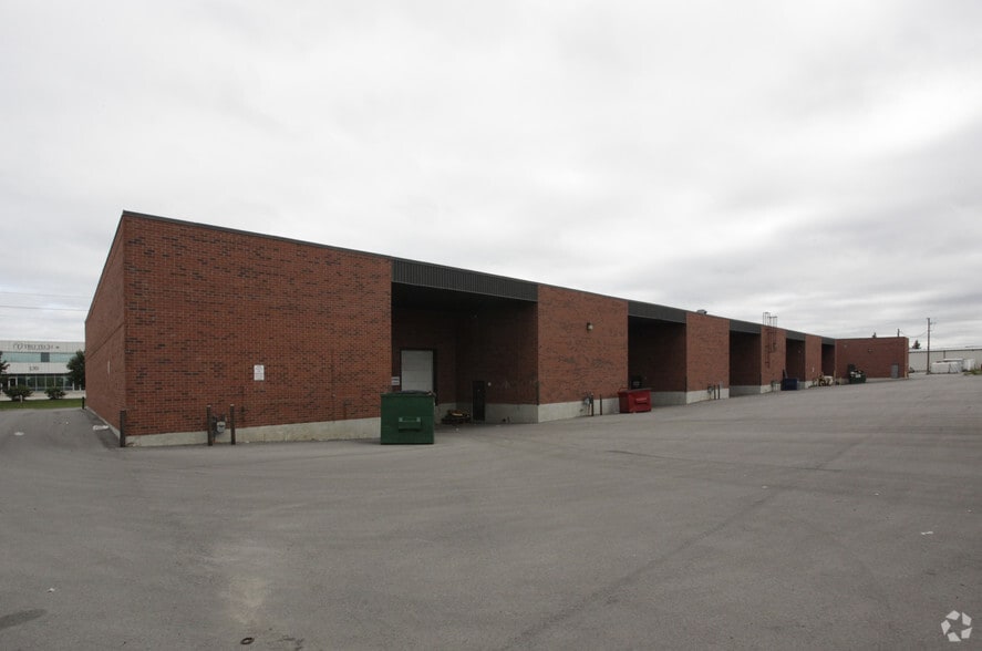 176 Creditstone Rd, Vaughan, ON à vendre - Photo du bâtiment - Image 3 de 6
