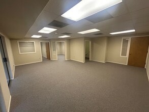 9860 SW Hall Blvd, Tigard, OR for lease Interior Photo- Image 2 of 3