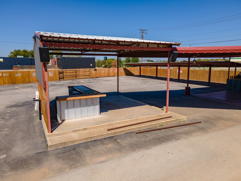 1402 Old Iowa Park, Wichita Falls, TX for lease - Building Photo - Image 3 of 44