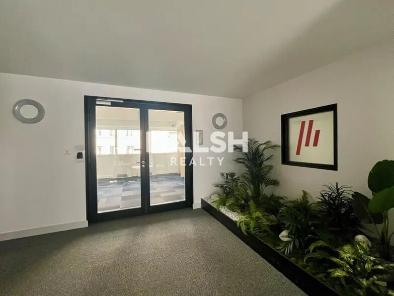 Bureau dans Lyon à louer - Hall d’entrée - Image 3 de 16