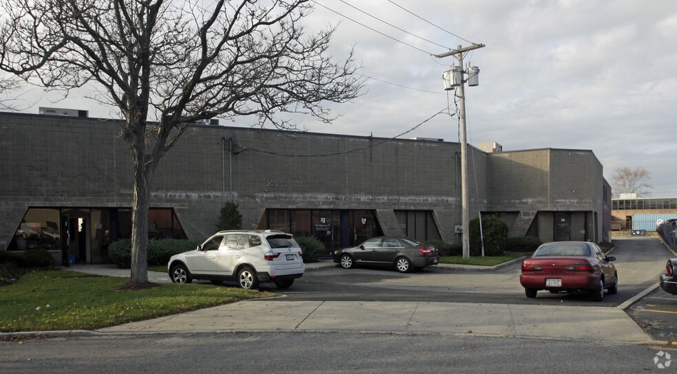 44-56 Central Dr, Farmingdale, NY à louer - Photo du bâtiment - Image 2 de 3
