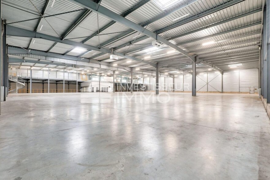 Flex in Villeparisis for lease - Interior Photo - Image 1 of 5