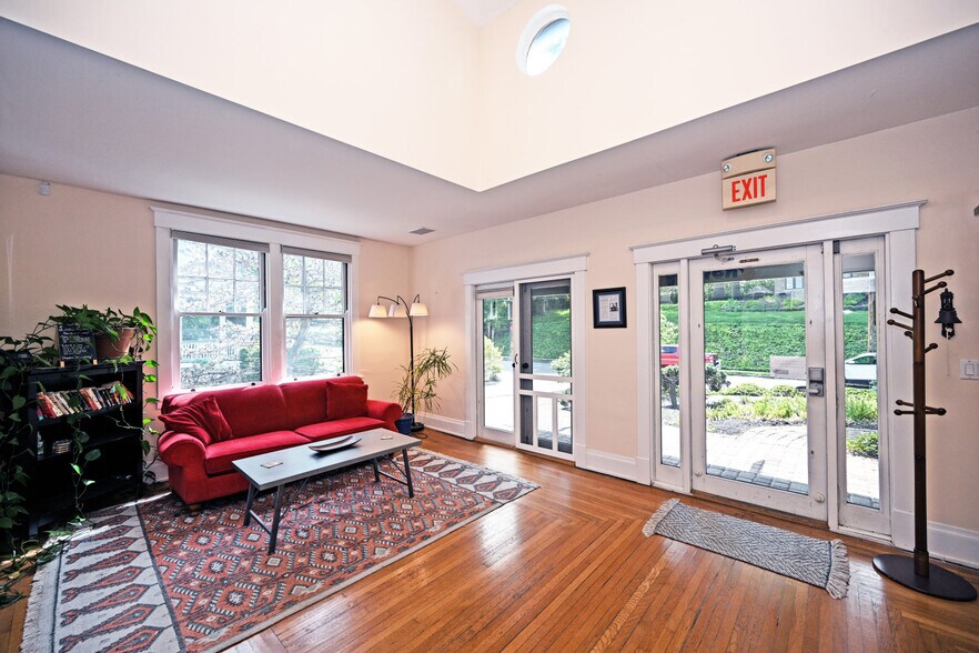 2150 Alpine Pl, Cincinnati, OH à vendre - Photo du bâtiment - Image 2 de 40