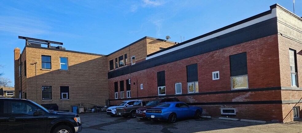 405 Coteau Av, Weyburn, SK for sale - Building Photo - Image 3 of 4