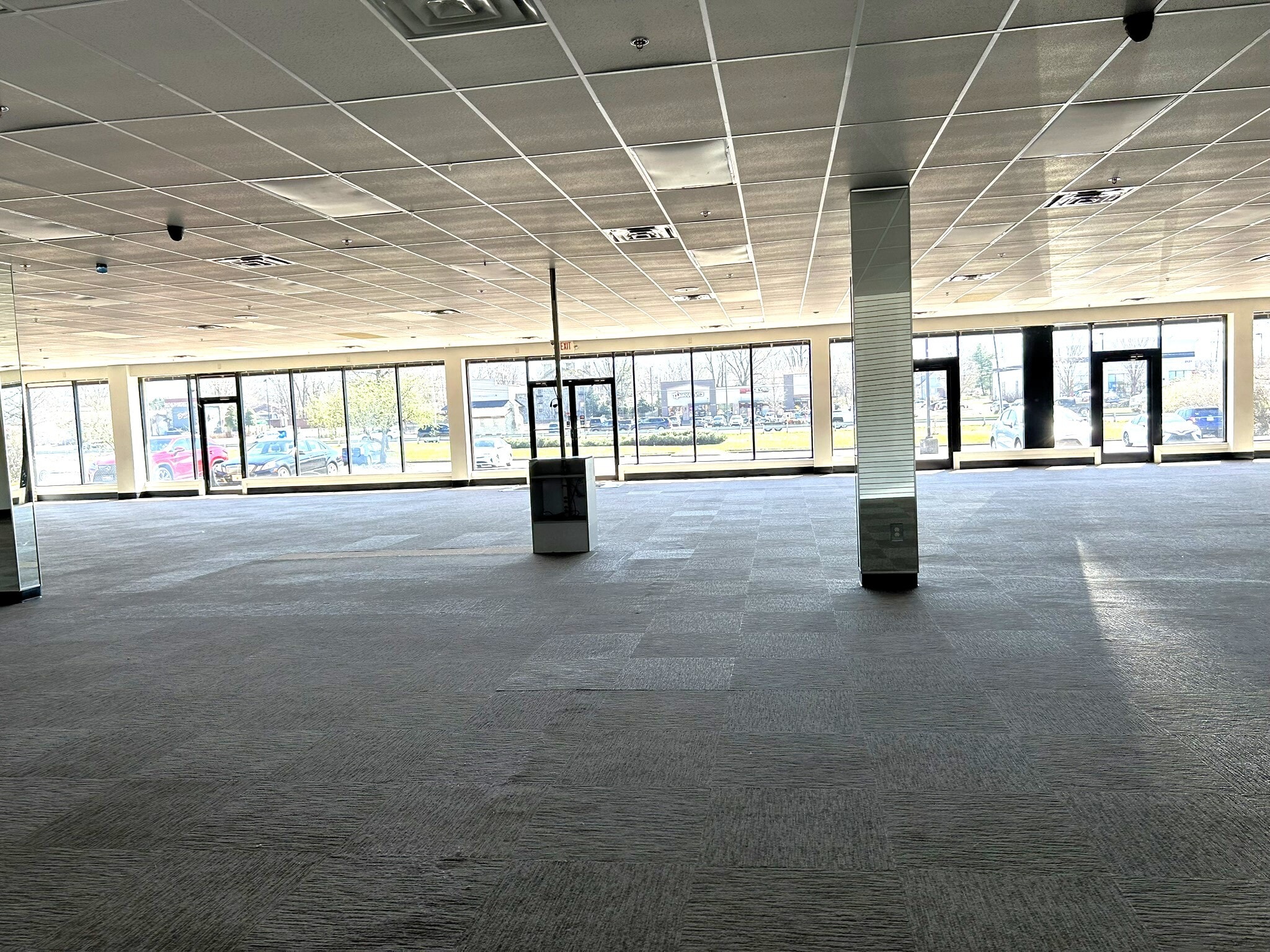 2100 S Hurstbourne Pky, Louisville, KY for lease Interior Photo- Image 1 of 5