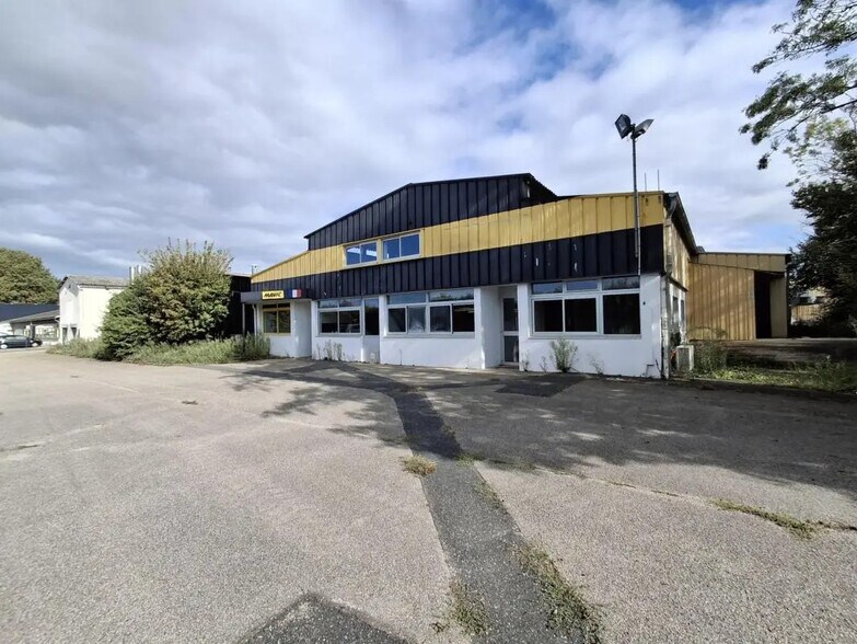 Flex in Saint-Trivier-sur-Moignans for sale - Building Photo - Image 1 of 7