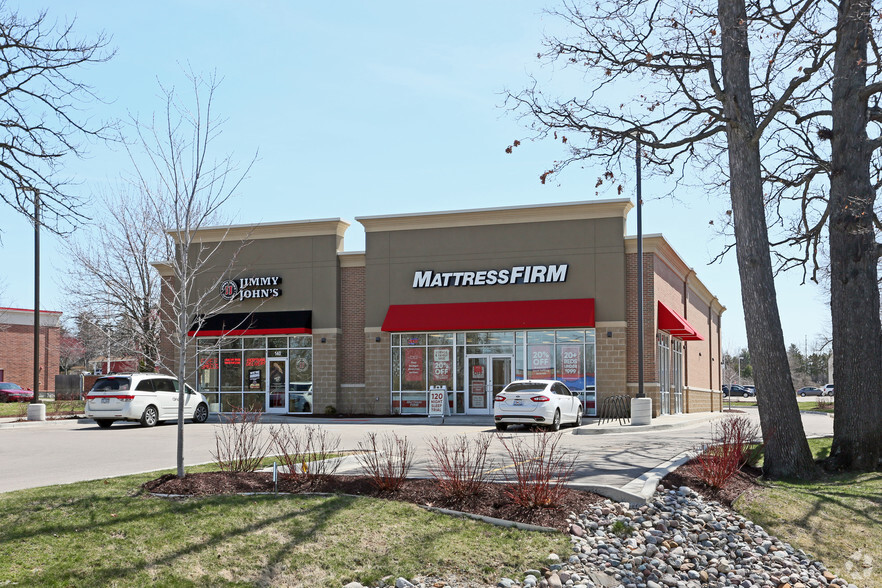 2049 W Grand River Ave, Okemos, MI for lease - Primary Photo - Image 1 of 7