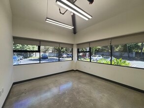 31416 Agoura Rd, Westlake Village, CA à louer Photo intérieure- Image 1 de 3