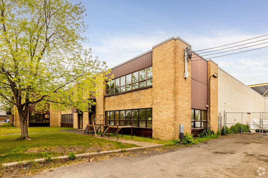 2000 St De La Métropole, Longueuil, QC for lease - Primary Photo - Image 1 of 19