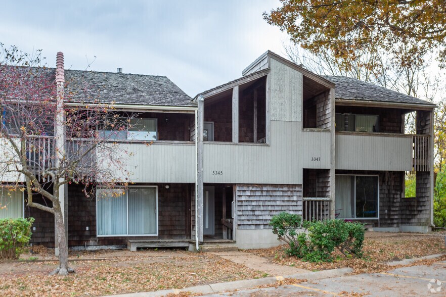 11337 Calico Dr, Kansas City, MO à vendre - Photo du bâtiment - Image 3 de 4