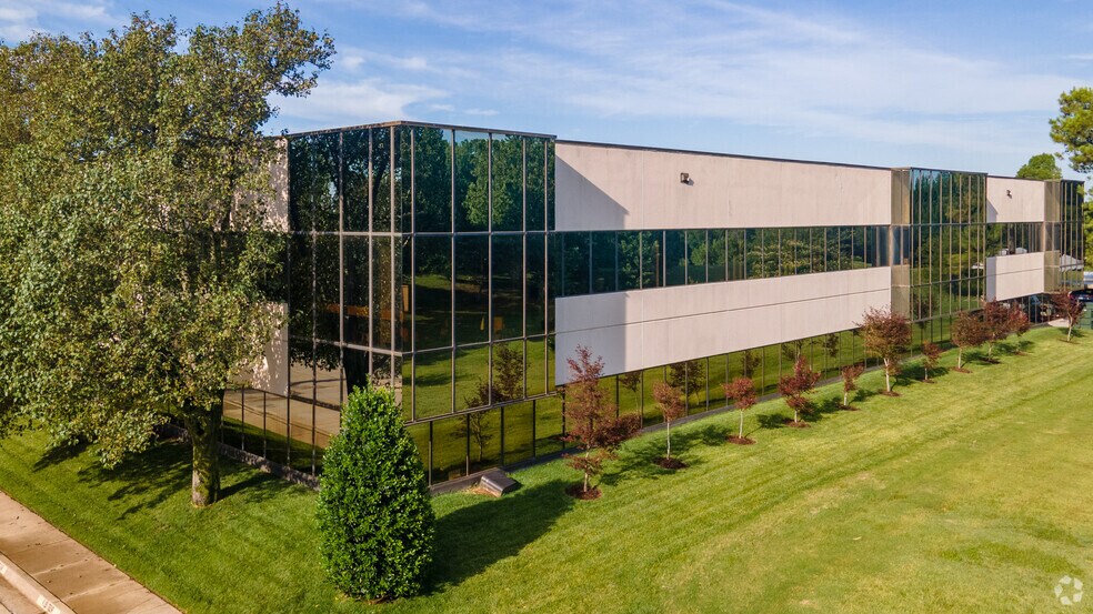 4100 Perimeter Center Dr, Oklahoma City, OK à louer - Photo du bâtiment - Image 2 de 7