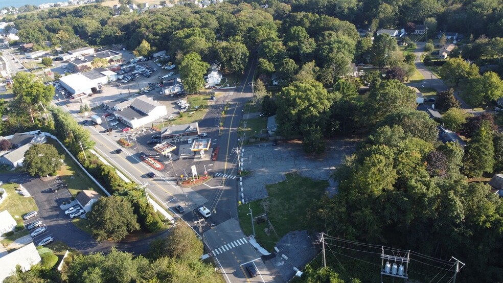 192 E Main St, Clinton, CT à vendre - Photo du bâtiment - Image 2 de 4