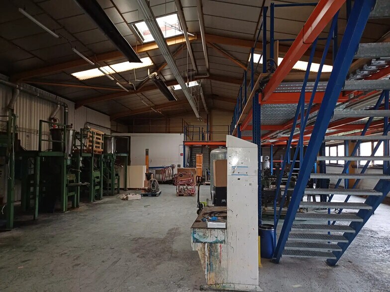 Local d'activités dans Meaux à vendre - Photo du bâtiment - Image 2 de 4