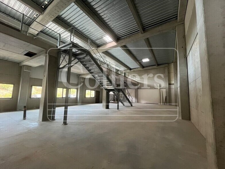 Flex in La Ciotat for lease - Interior Photo - Image 3 of 8