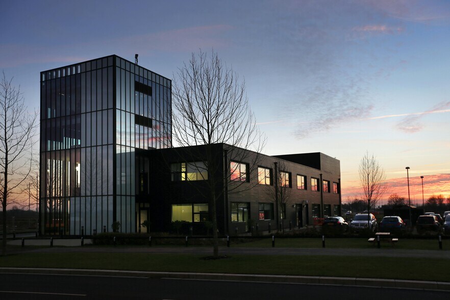 The Blvd, Huntingdon for lease - Building Photo - Image 3 of 12