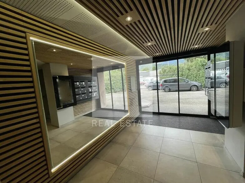 Bureau dans Seyssins à vendre - Hall d’entrée - Image 1 de 4