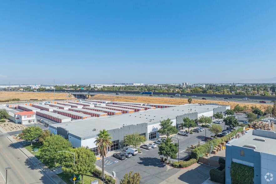 280 E Larch Rd, Tracy, CA à louer - Aérien - Image 3 de 14