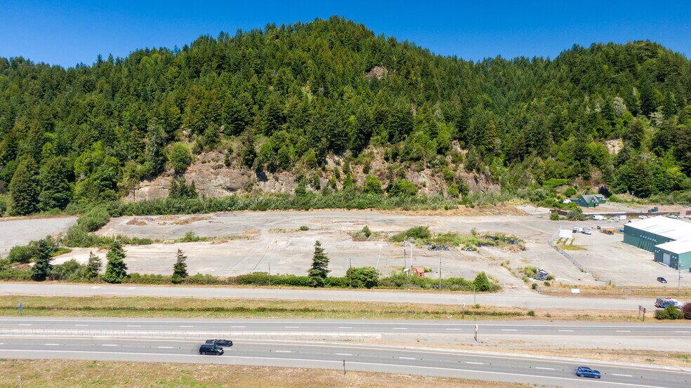 875 Northwestern Ave, Rio Dell, CA for lease - Building Photo - Image 2 of 9