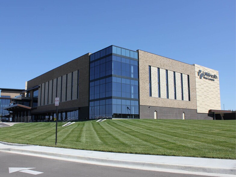 6265 Rock Chalk Dr, Lawrence, KS à louer - Photo du bâtiment - Image 2 de 6