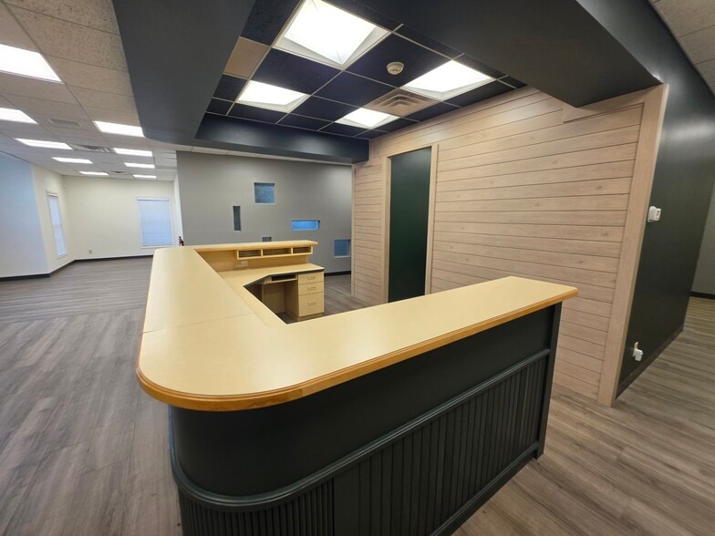 9750 Lantern Rd, Fishers, IN à louer - Photo du bâtiment - Image 2 de 12