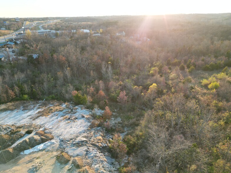 Crews Dr, Saint Clair, MO à louer - Photo du bâtiment - Image 3 de 22